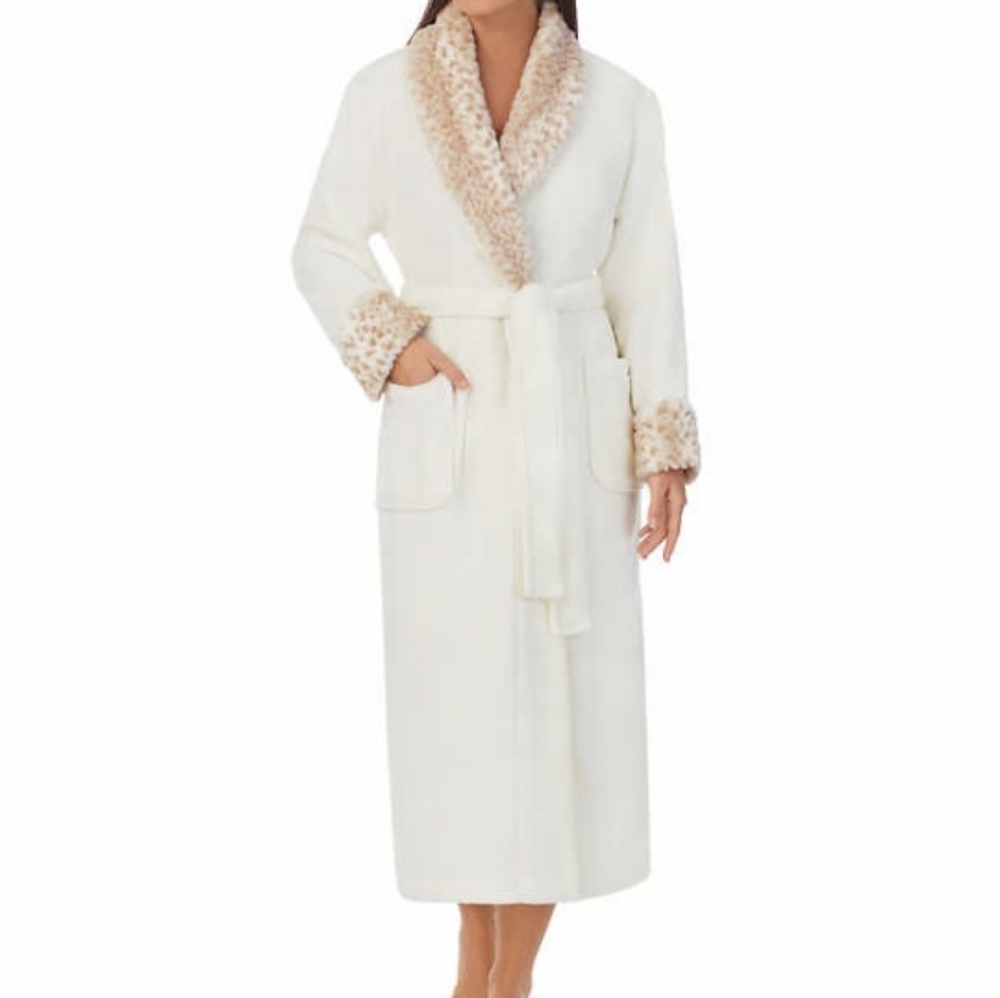 Shawl collar Patch pockets, Carole Hochman Ladies Plush Robe/ Size Large/ White